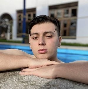 Meet your Posher, Leo